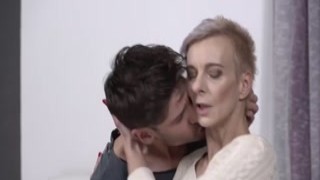Noisy neighbor Parker Marx seduces her Belinda