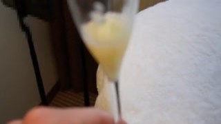 Gokkun glass of yellowish cum for 2 shots accumulated for 18 days -The drinking volume (2)