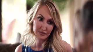 Stepmom facesits stepdaughter ifo friend
