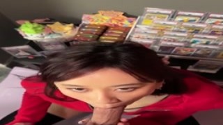 Cute asian swallowing cock (1440)