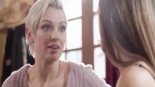 Teen gets her mouth on stepmoms pussy