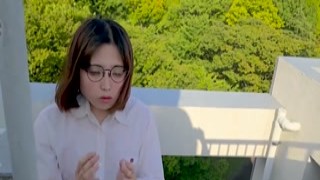 Individual shot + outdoor. Dreamy and cute girl from metropolitan commercial department, school building rooftop blowjob support 20,000 yen!