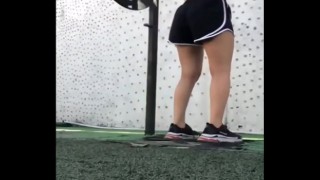 joven del gym se queda sin cita de san valentin y me la termino cogiendo