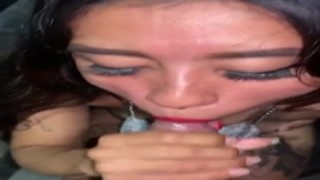 Yaresita Small - Olvidaron Poner Crema a Mi Hotdog, Así que Saque un Poco De Esta Verga