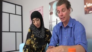 Sexy Muslim babe spreads her legs instead of cooking lunch