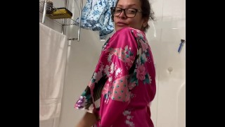 anna mature mature latina dancing in her robe subscribe to my to see the big reveal .com annamariamaturelatina