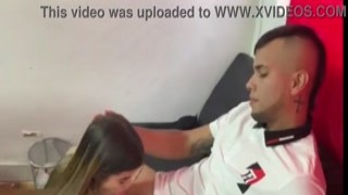 Andrea1010 - MI VECINA PASA POR MI CASA AL VER QUE MIS PADRES NO ESTAN ME SEDUCE PARA QUE LA FOLLE