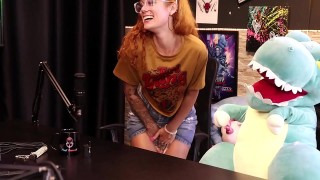 disseram que ela nao transava entao perguntou quem iria comer a bucetinha gostosa dela mostrando em seguida - dracaryssg