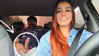 motorista de app safada pegou passageiro se masturbando por tras e fudeu com ele sem camisinha 